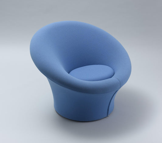 Geef deze ronde designfauteuil nieuw comfort en een passende uitstraling